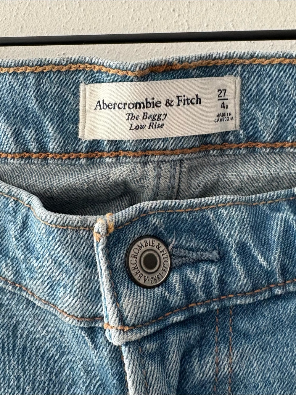 NWT Abercrombie and Fitch Jeans the baggy low rise - Picture 3 of 8